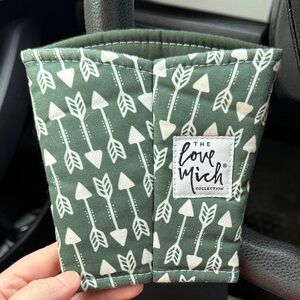 Love Mich Green Arrow Print Cup Sleeve Cozie Jumbo